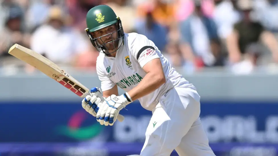 Mulder declares 33 short of Lara's Test record score