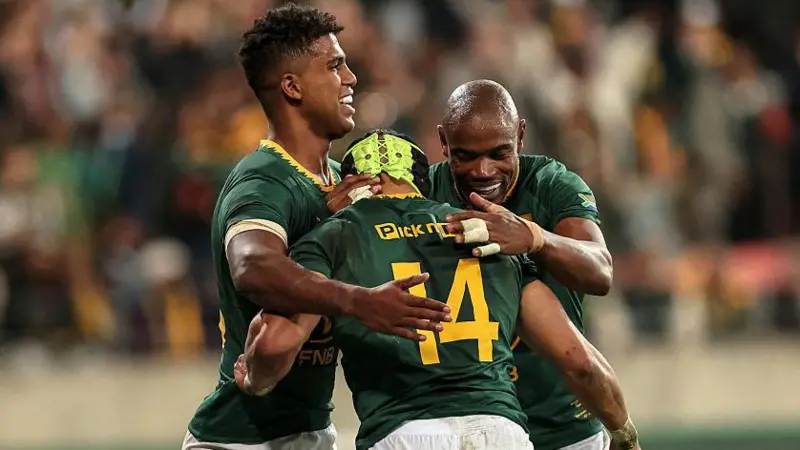 Rampant South Africa crush Italy 45-0 despite early red card